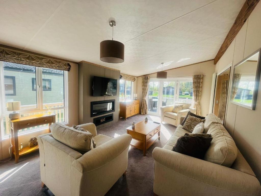 Вилла Rosie'S Rest With Hot Tub Barmby on the Moor Экстерьер фото