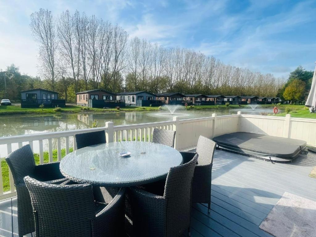 Вилла Rosie'S Rest With Hot Tub Barmby on the Moor Экстерьер фото