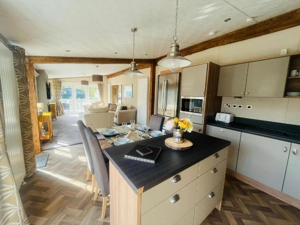 Вилла Rosie'S Rest With Hot Tub Barmby on the Moor Экстерьер фото